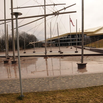 Granīta plātņu uzstādīšana Lielajā laukumā, Ventspilī